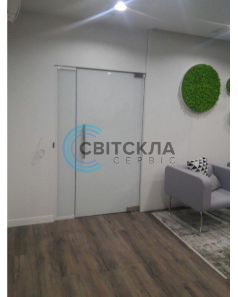 Стеклянная  белая дверь