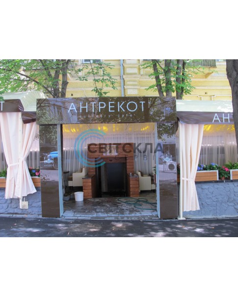 Фасад из каленого стекла 