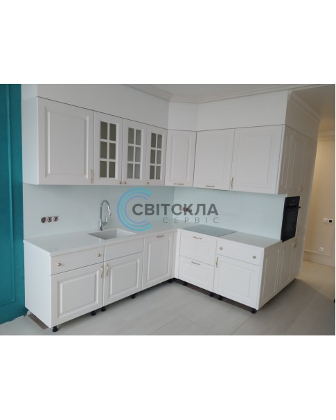 Білий кухонний фартух
