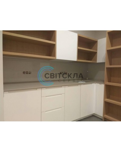 Лаконічний кухонний фартух, білого кольору