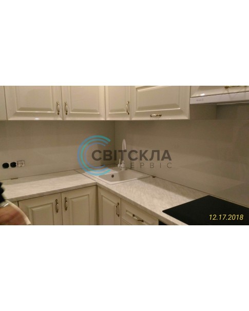 Білий кухонний фартух